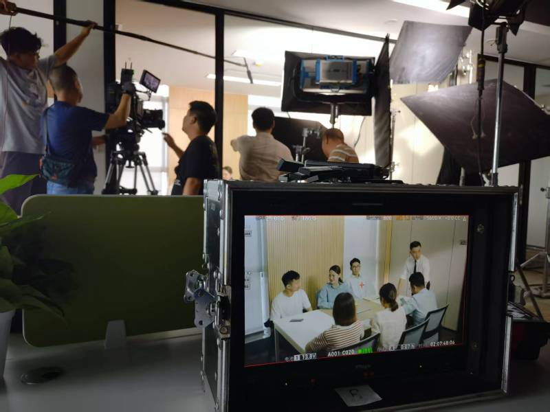 河间市TVC拍摄公司：科技产品视觉化大师，诠释未来感与功能美学